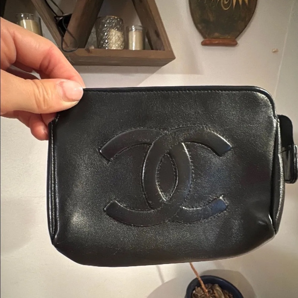 SOLD Chanel Black lambskin Leather Pouch